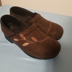 Brown felt Dansko size 42 fall details